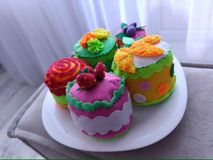Пирожные из фетра для сюжетно-ролевых игр